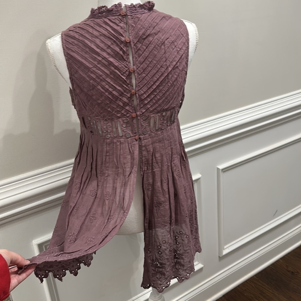 Free People ๐ฏ Cotton Plum Cut Out Embroidered Sleeveless Tank size XS - Picture 8 of 11